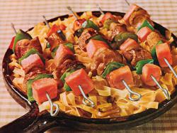 Brochetas de lomo y jamón