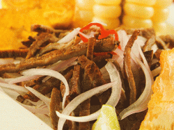 Piqueo de carne aliñada